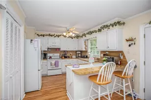 931 Nottingham Rd, High Point, NC 27262 - Photo 10