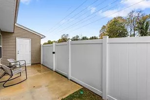 200 Berryfield Dr, Greensboro, NC 27410 - Photo 30