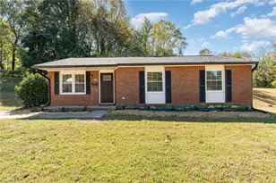 3924 Oak Ridge Dr, Winston-Salem, NC 27105 - Photo 2