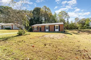 3924 Oak Ridge Dr, Winston-Salem, NC 27105 - Photo 4