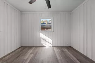 1402 Cyril Ln, Greensboro, NC 27401 - Photo 20