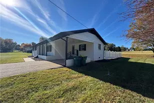 209 Freeman St, Dobson, NC 27017 - Photo 4