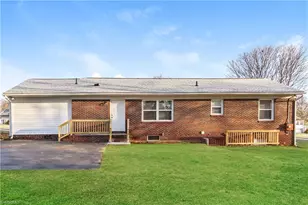 936 Rock Spring Dr, Winston-Salem, NC 27105 - Photo 2