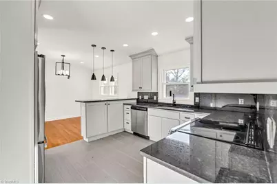 608 Mountain Avenue, West Jefferson, NC 28694 - Photo 6