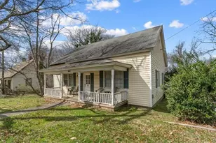 910 Merritt Dr, Greensboro, NC 27407 - Photo 2