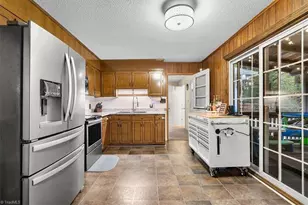 7025 Tree Hollow Rd, Thomasville, NC 27360 - Photo 12