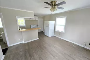 102 W Parker St, Graham, NC 27253 - Photo 2