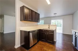 3960 Foliage Dr, Winston-Salem, NC 27101 - Photo 4