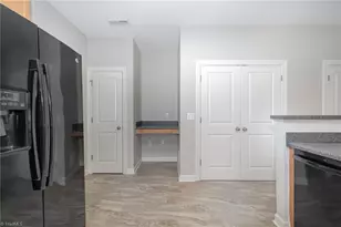 660 Friendway Rd, Greensboro, NC 27410 - Photo 12