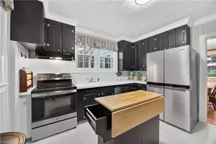 105 Grace St, Mount Airy, NC 27030 - Photo 6