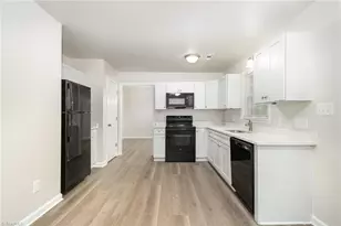 7 Queenanne Ct, Greensboro, NC 27406 - Photo 10