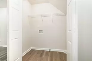 7 Queenanne Ct, Greensboro, NC 27406 - Photo 12