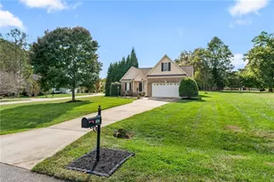 106 Stonegate Ct, Reidsville, NC 27320 - Photo 2