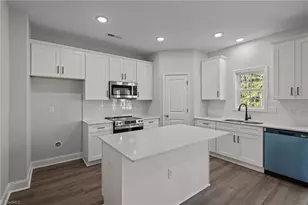 409 Pinnacle Dr, Randleman, NC 27317 - Photo 4