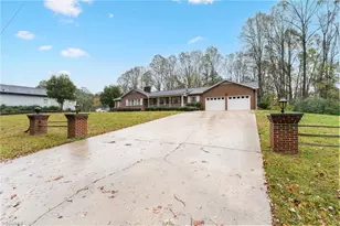 658 N Minton Rd, Wilkesboro, NC 28697 - Photo 4