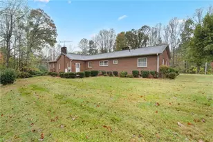 658 N Minton Rd, Wilkesboro, NC 28697 - Photo 6