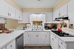 1613 Westridge Rd, Greensboro, NC 27410 - Photo 12