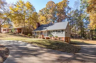 521 Dogwood Cir, High Point, NC 27260 - Photo 4