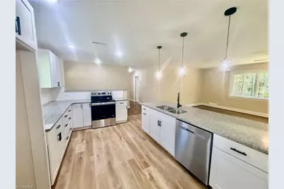 5010 N Cherry Street, Winston-Salem, NC 27101 - Photo 10