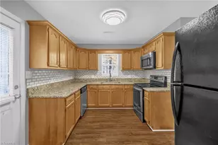 135 Pineywood St, Thomasville, NC 27360 - Photo 10