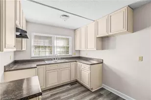 4059 Village Pl, Winston-Salem, NC 27127 - Photo 6