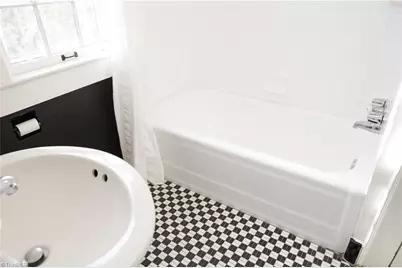 1805 W Friendly Avenue, Greensboro, NC 27403 - Photo 20