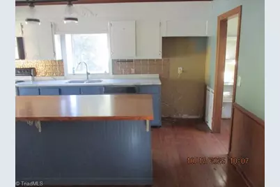 107 Glenwood Avenue, Jonesville, NC 28642 - Photo 6