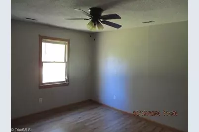 107 Glenwood Avenue, Jonesville, NC 28642 - Photo 16