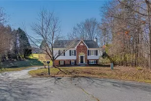 180 River Crest Ct, Clemmons, NC 27012 - Photo 2