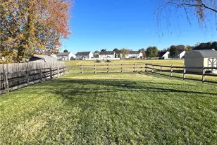 1349 Pondhaven Dr, High Point, NC 27265 - Photo 38