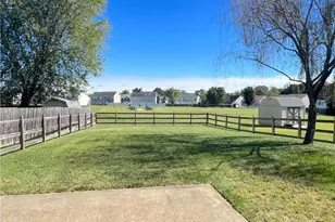 1349 Pondhaven Dr, High Point, NC 27265 - Photo 4