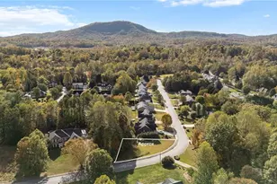 924 Barrington Dr, Lenoir, NC 28645 - Photo 1