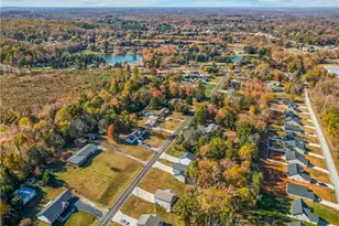 512 Evergreen Trail, Thomasville, NC 27360 - Photo 32