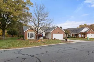 401 Charles Conner Dr, Kernersville, NC 27284 - Photo 2