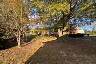 1303 W Meadowview Rd, Greensboro, NC 27403 - Photo 18