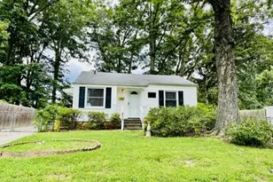 2718 Robin Hood Dr, Greensboro, NC 27408 - Photo 2