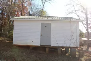 139 Crestwood Cir, Lexington, NC 27295 - Photo 8