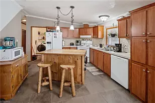 1025 Mitchell Rd, Pilot Mountain, NC 27041 - Photo 16