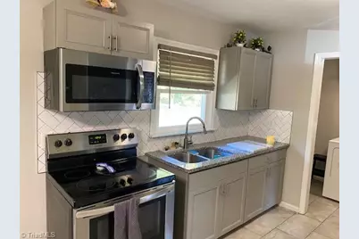 1221 Woodbriar Avenue, Greensboro, NC 27405 - Photo 8