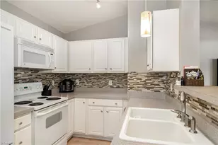 4290 Cedarcroft Ct, Greensboro, NC 27409 - Photo 10