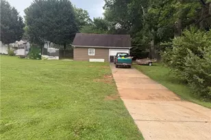 100 Kirk Rd, Greensboro, NC 27455 - Photo 32