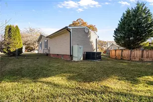 1215 Cleveland Ave, Burlington, NC 27217 - Photo 20