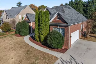 2403 N Beech Ln, Greensboro, NC 27455 - Photo 24