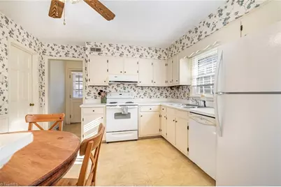 1526 Regency Court, Burlington, NC 27215 - Photo 14