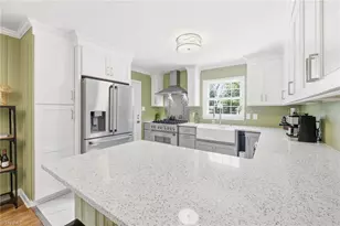 1804 Elkhart Dr, Greensboro, NC 27408 - Photo 8