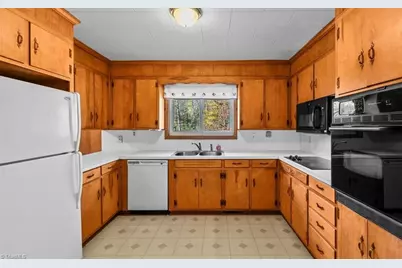 233 Elon Drive, Reidsville, NC 27320 - Photo 12