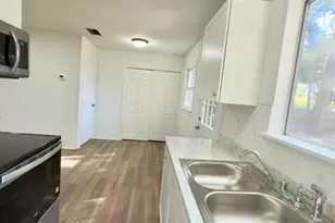 2913 Marthas Pl, Greensboro, NC 27408 - Photo 4