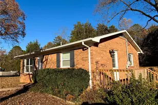 421 Sycamore Cir, Yadkinville, NC 27055 - Photo 2