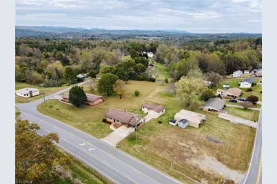 3028 Sparta Road, North Wilkesboro, NC 28659 - Photo 8