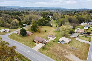 3028 Sparta Rd, North Wilkesboro, NC 28659 - Photo 8